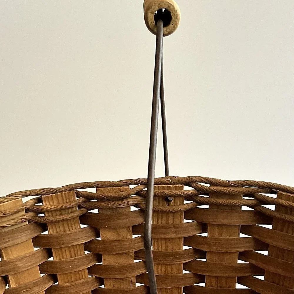 VINTAGE FARMHOUSE SPLINT WOODEN BASKET MOVEABLE BAIL HANDLE BOTTOM STAMPED